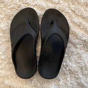 Oofos Flip flops